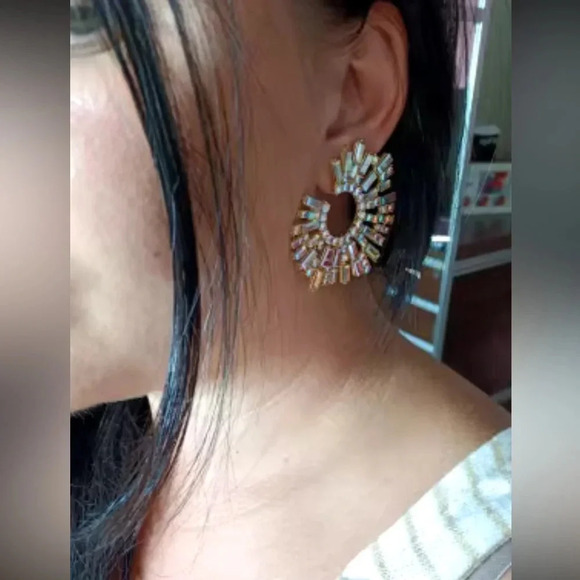 OPULENT CRYSTAL STARDUST EARRINGS - Picture 10 of 15